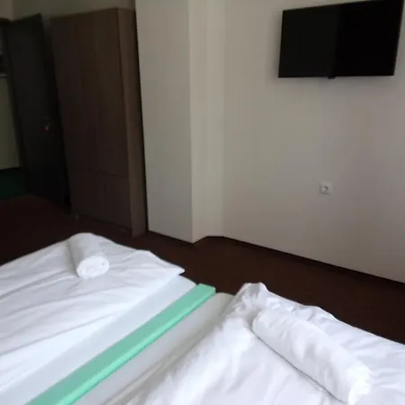 Guest house Baratok Panzio 3*