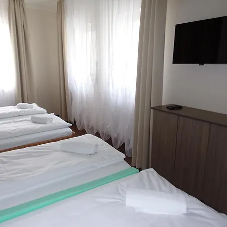 Baratok Panzio Guest house