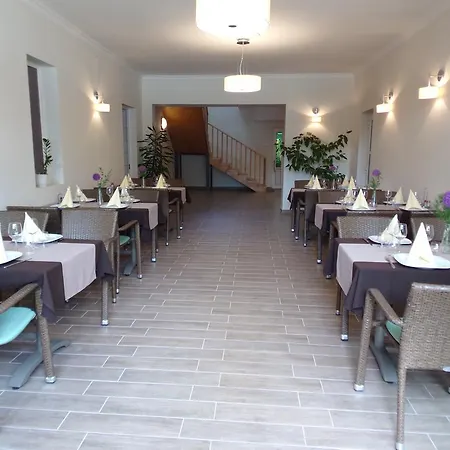 Guest house Baratok Panzio 3*